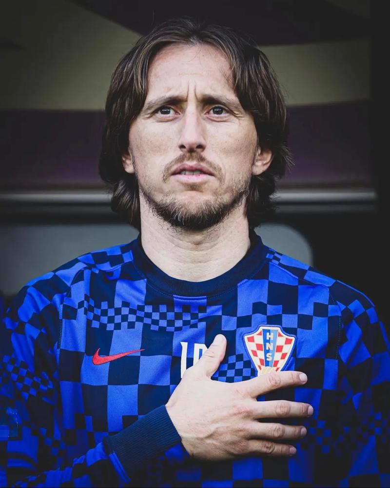 手掐对方教练脖子，梅西遭美职联处罚