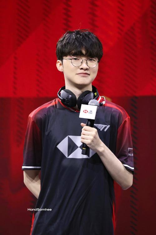 她以更高的